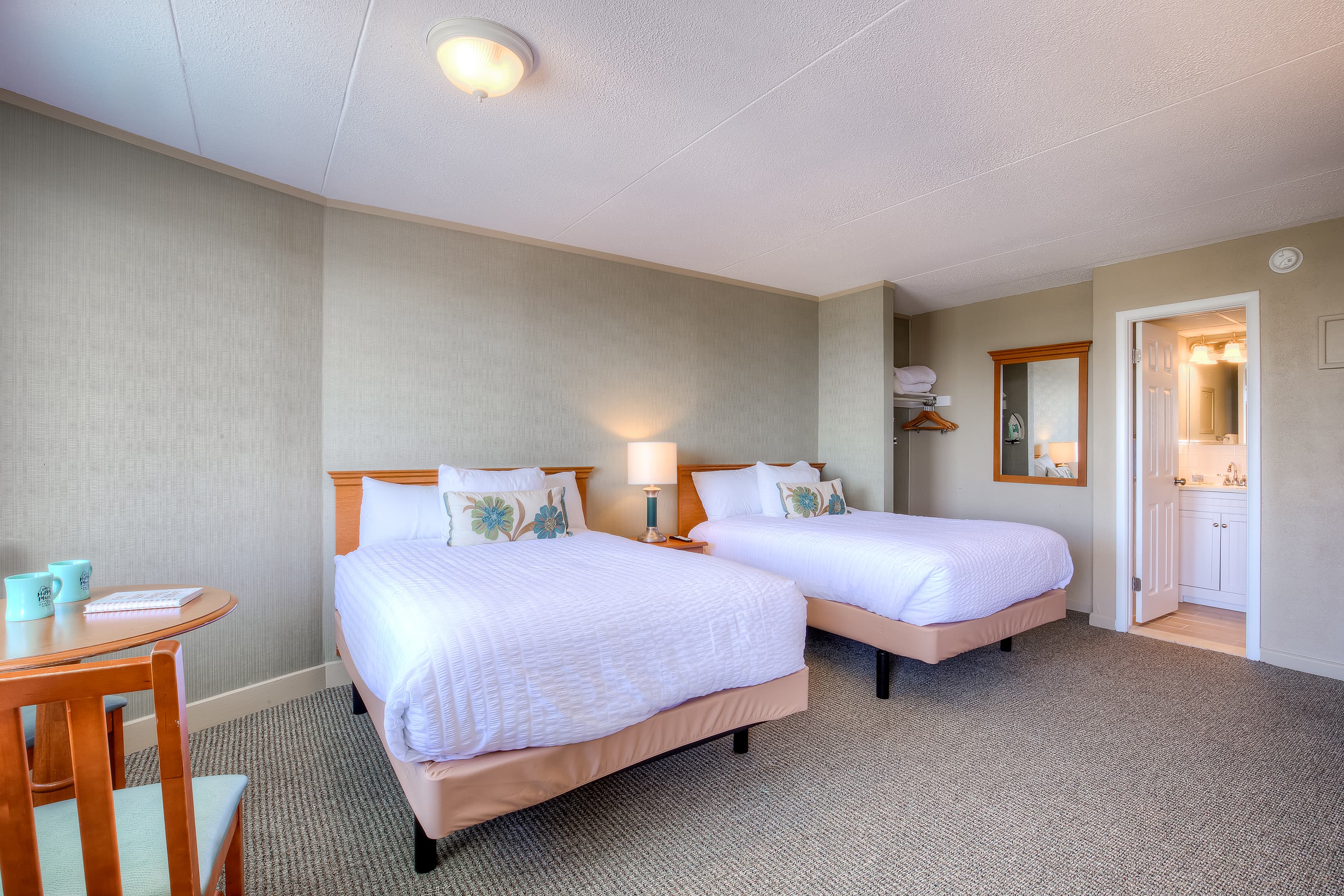 Open layout with 2 comfortable double beds