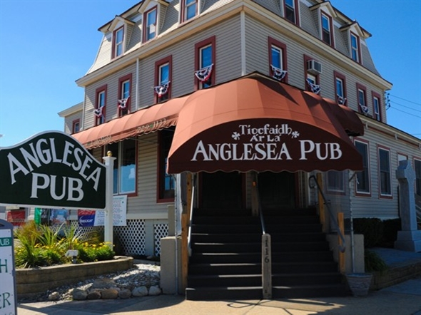 the front of anglesea pub in wildwood, nj
